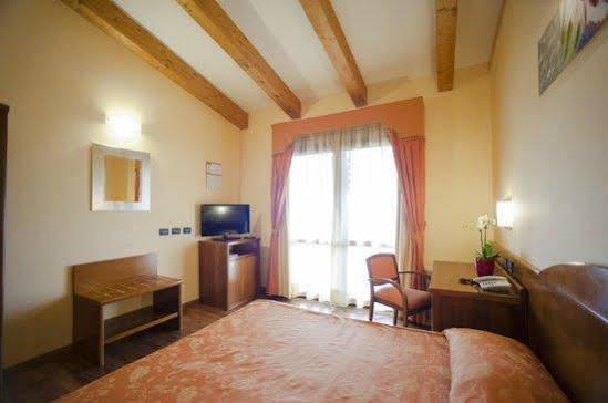 Hotel Fontana Rubiera Eksteriør bilde